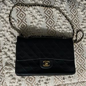 Authentic vintage double flap Chanel classic black lambskin shoulder bag